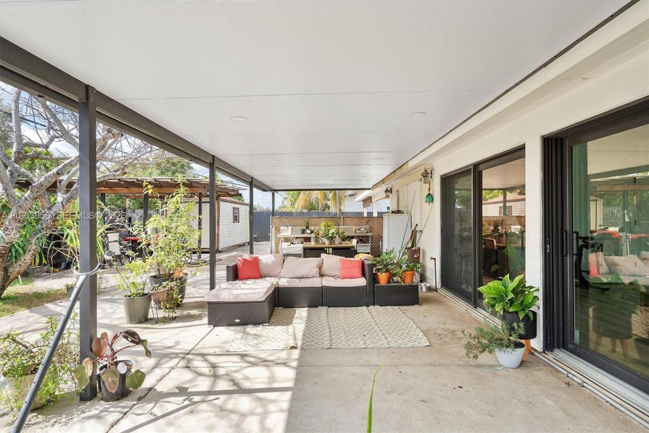 7810 NW 174th Ter, Hialeah, FL 33015 Photo