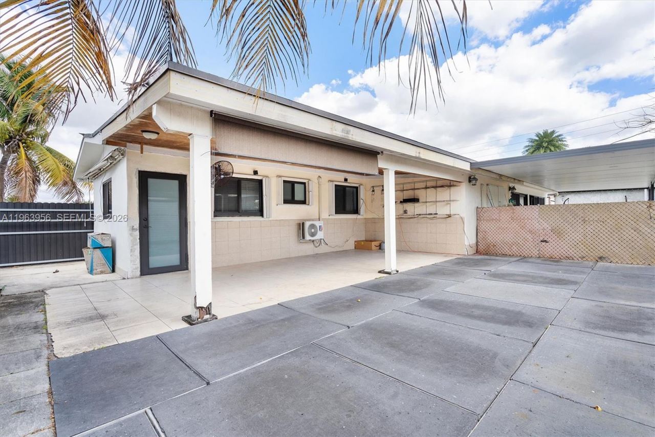 7810 NW 174th Ter, Hialeah, FL 33015 Photo