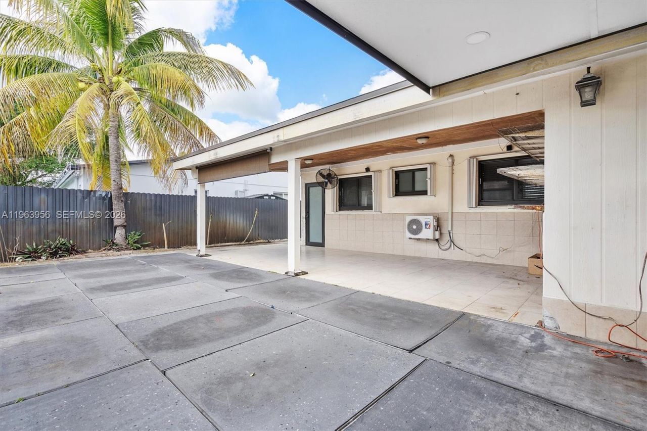 7810 NW 174th Ter, Hialeah, FL 33015 Photo