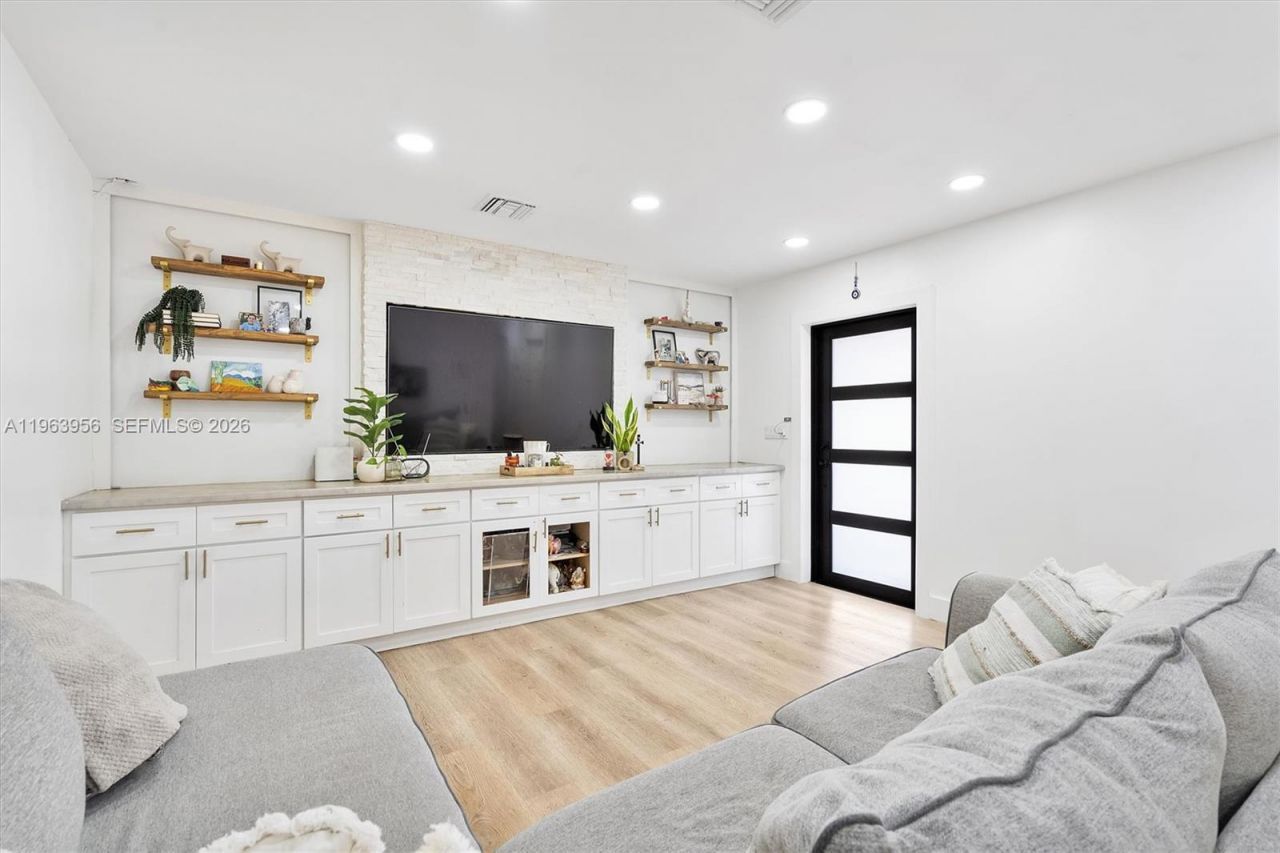 7810 NW 174th Ter, Hialeah, FL 33015 Photo