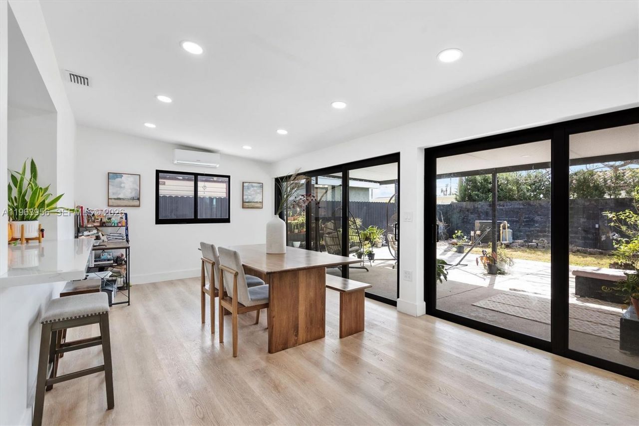 7810 NW 174th Ter, Hialeah, FL 33015 Photo