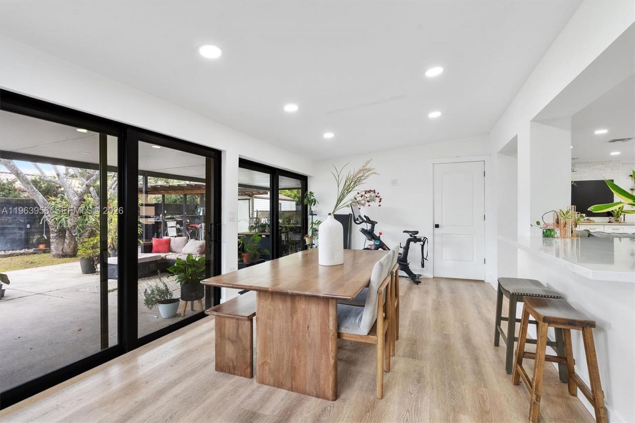 7810 NW 174th Ter, Hialeah, FL 33015 Photo