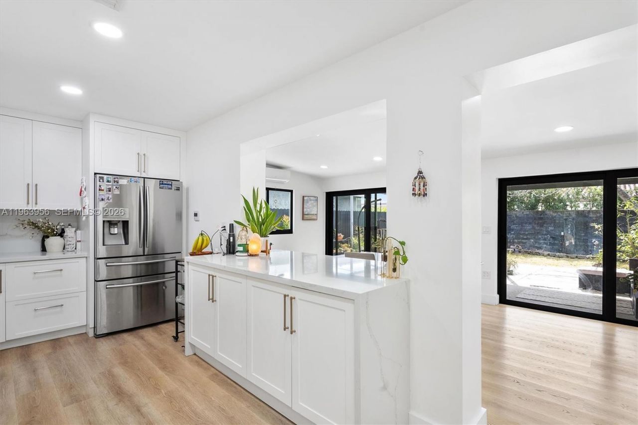 7810 NW 174th Ter, Hialeah, FL 33015 Photo