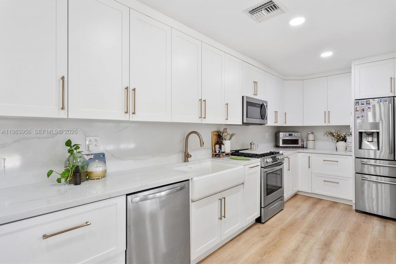 7810 NW 174th Ter, Hialeah, FL 33015 Photo