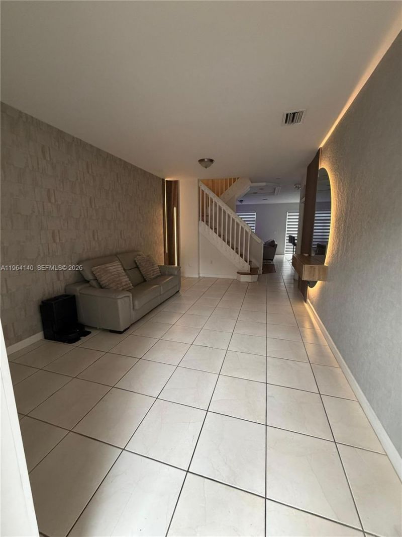 5724 NW 112th Pl, Unit 5724, Doral, FL 33178 Photo