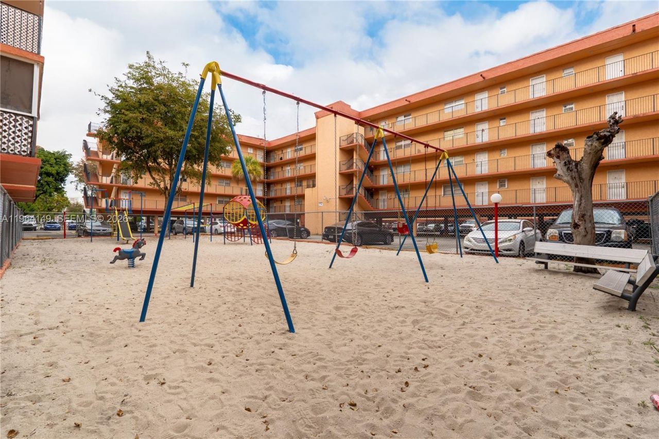 1910 W 56th St, Unit 3321, Hialeah, FL 33012 Photo