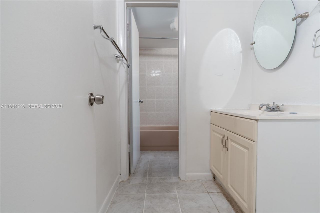 1910 W 56th St, Unit 3321, Hialeah, FL 33012 Photo