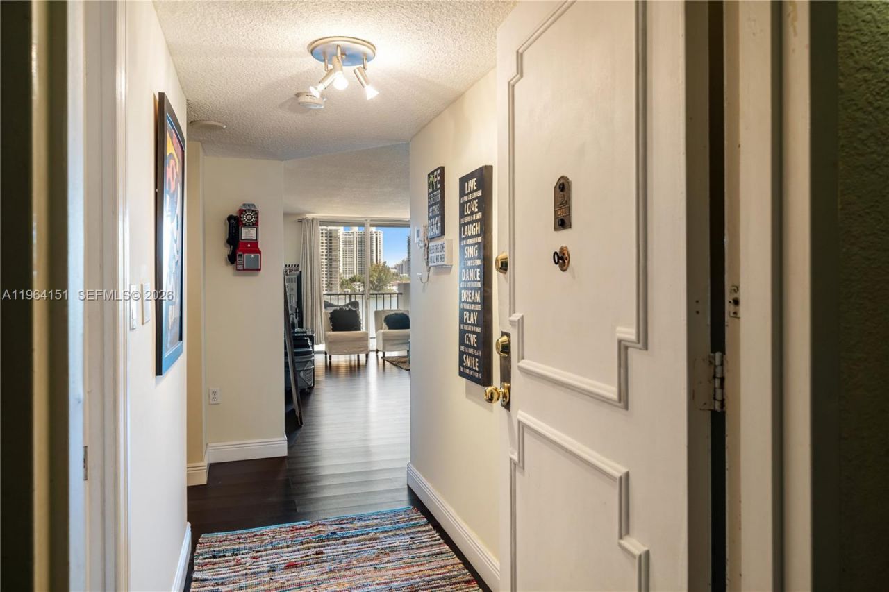 2750 NE 183rd St , Unit 401, Aventura, FL 33160 Photo