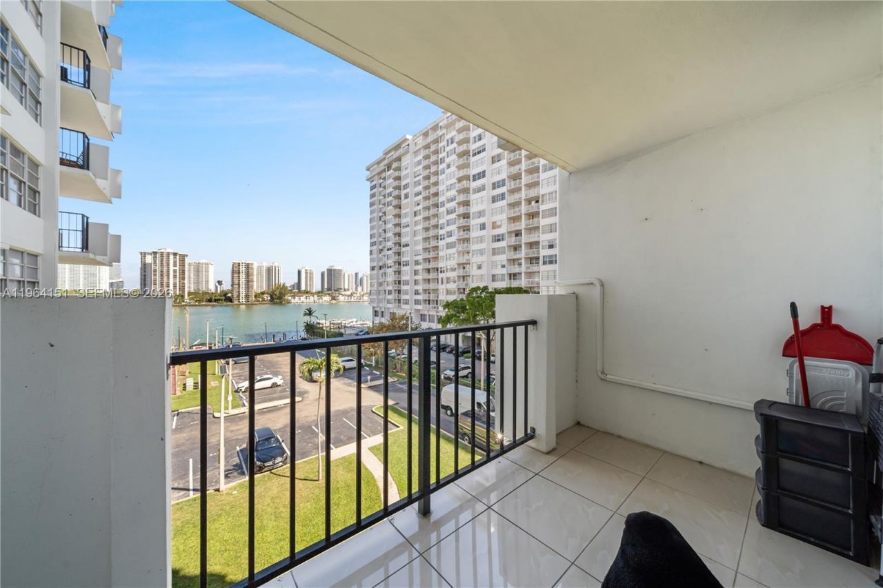 2750 NE 183rd St , Unit 401, Aventura, FL 33160 Photo