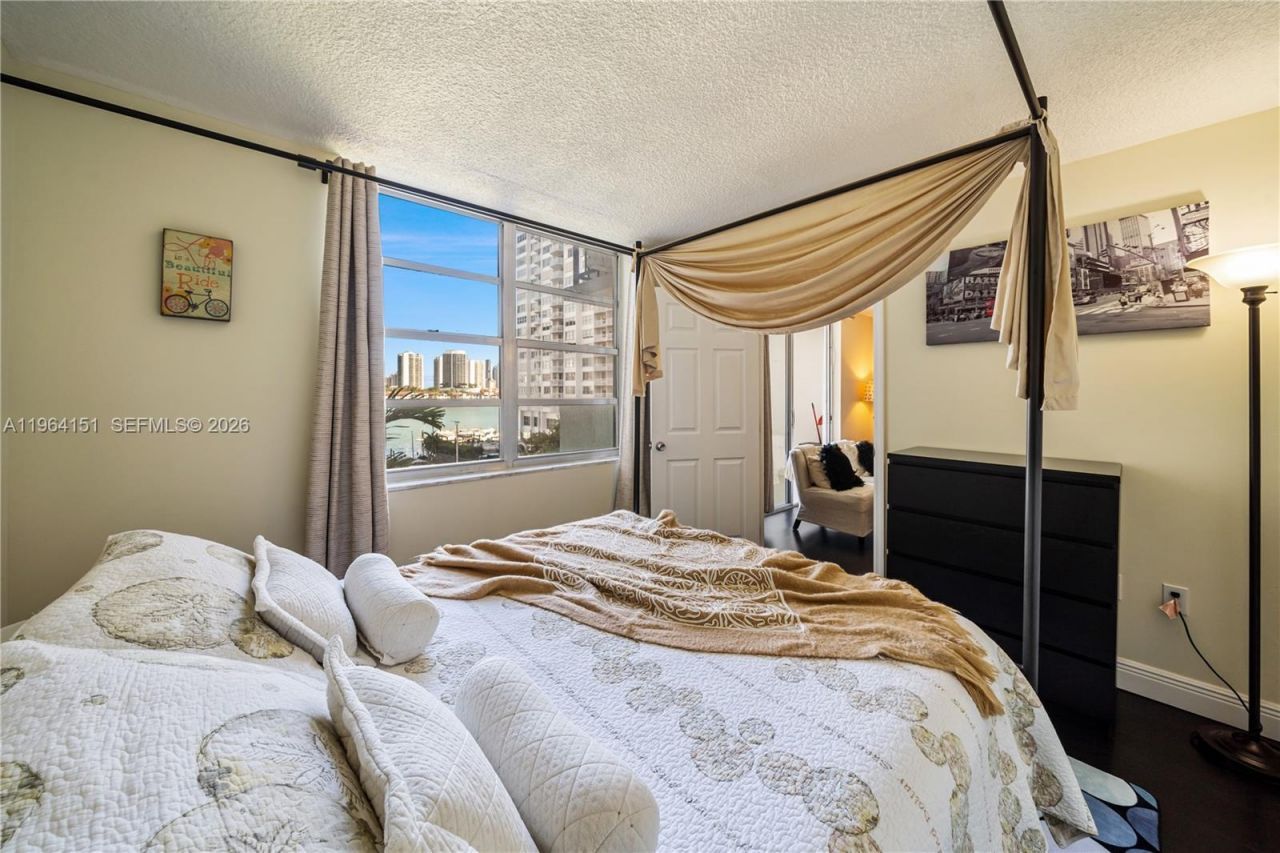 2750 NE 183rd St , Unit 401, Aventura, FL 33160 Photo