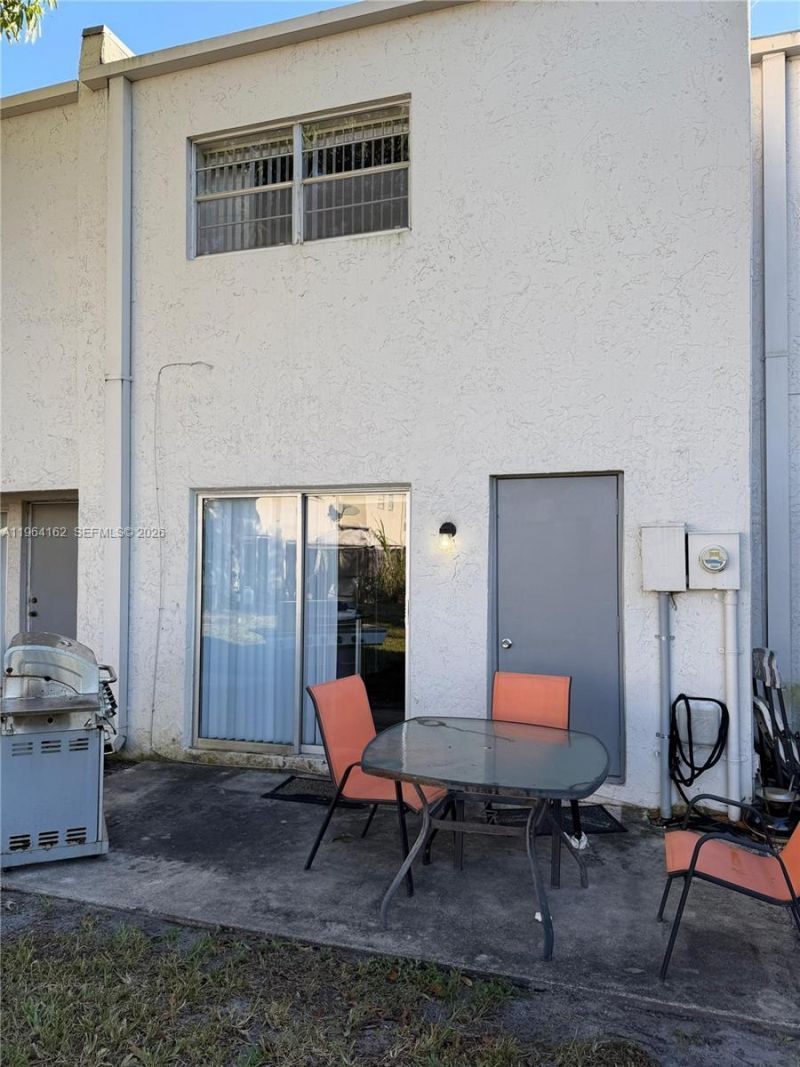 3737 NW 20th St, Unit 504, Lauderdale Lakes, FL 33311 Photo