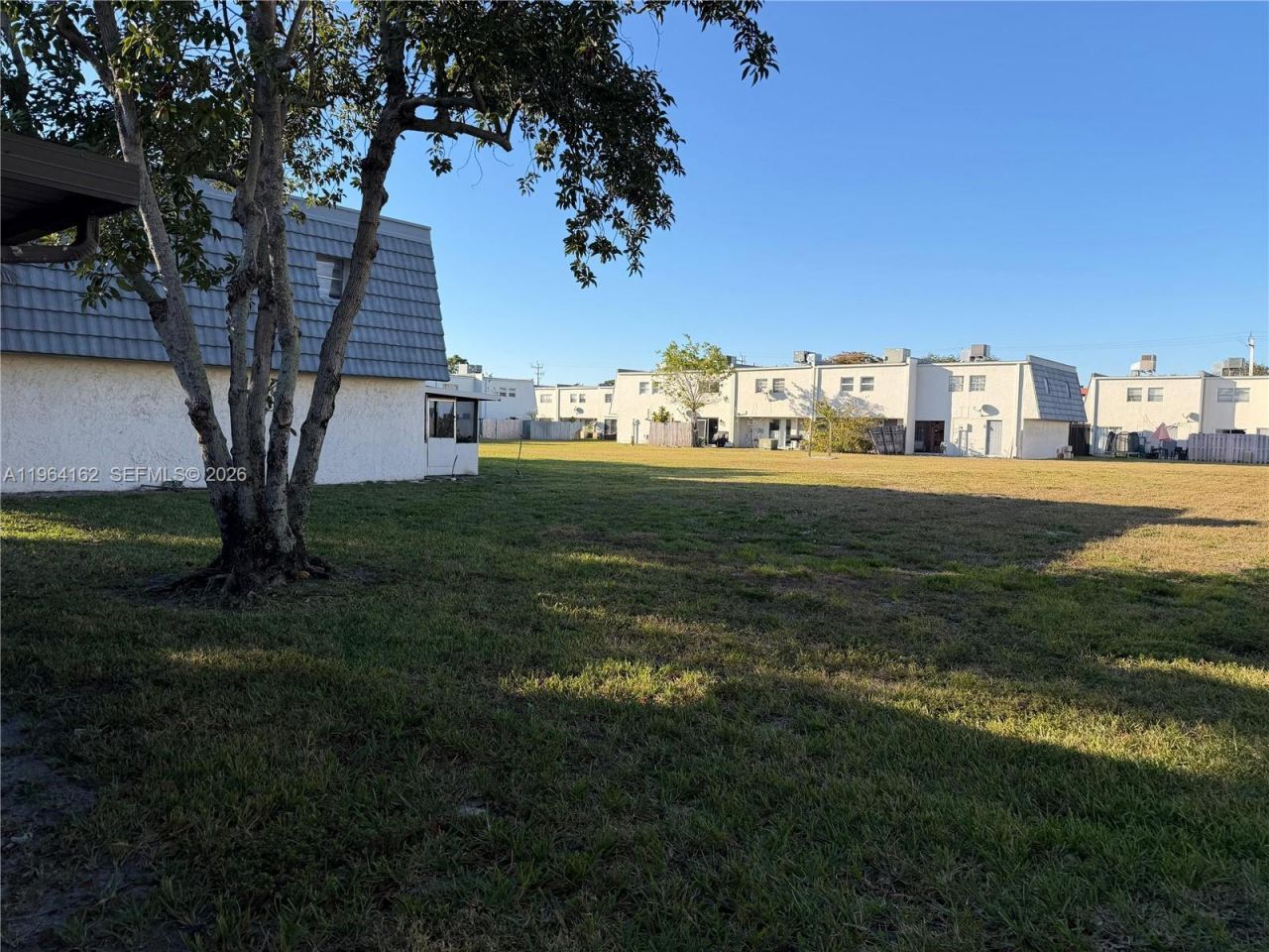 3737 NW 20th St, Unit 504, Lauderdale Lakes, FL 33311 Photo