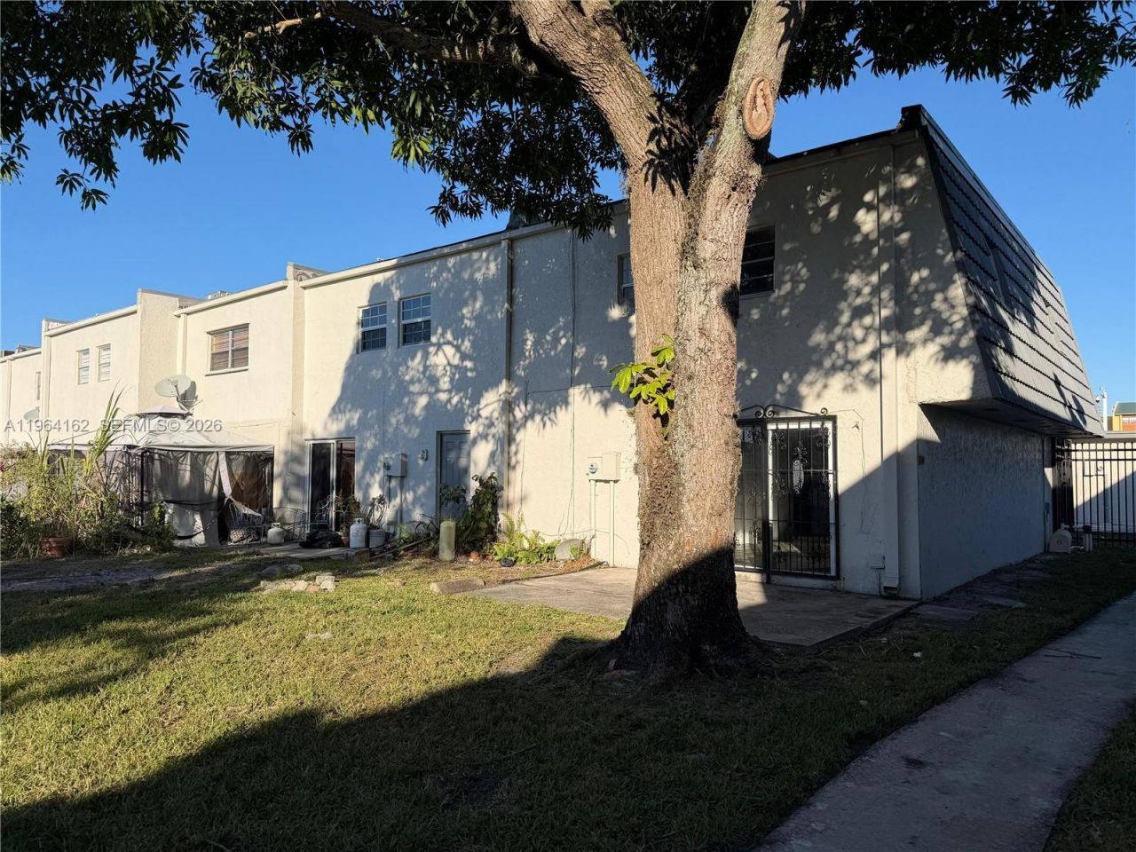 3737 NW 20th St, Unit 504, Lauderdale Lakes, FL 33311 Photo