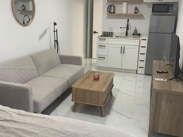 610 NW 111th St, Unit 1, Miami, FL 33168