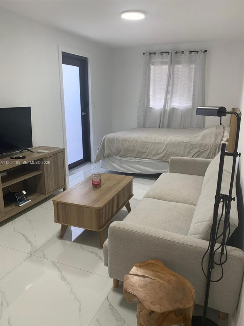 610 NW 111th St, Unit 1, Miami, FL 33168 Photo