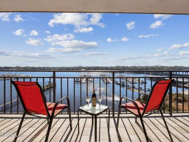 4401 LAKESIDE Drive, Unit 804, Jacksonville, FL 32210