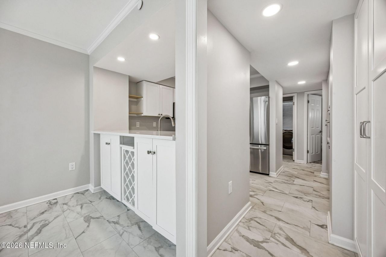 4401 Lakeside Drive, Unit 804, Jacksonville, FL 32210 Photo