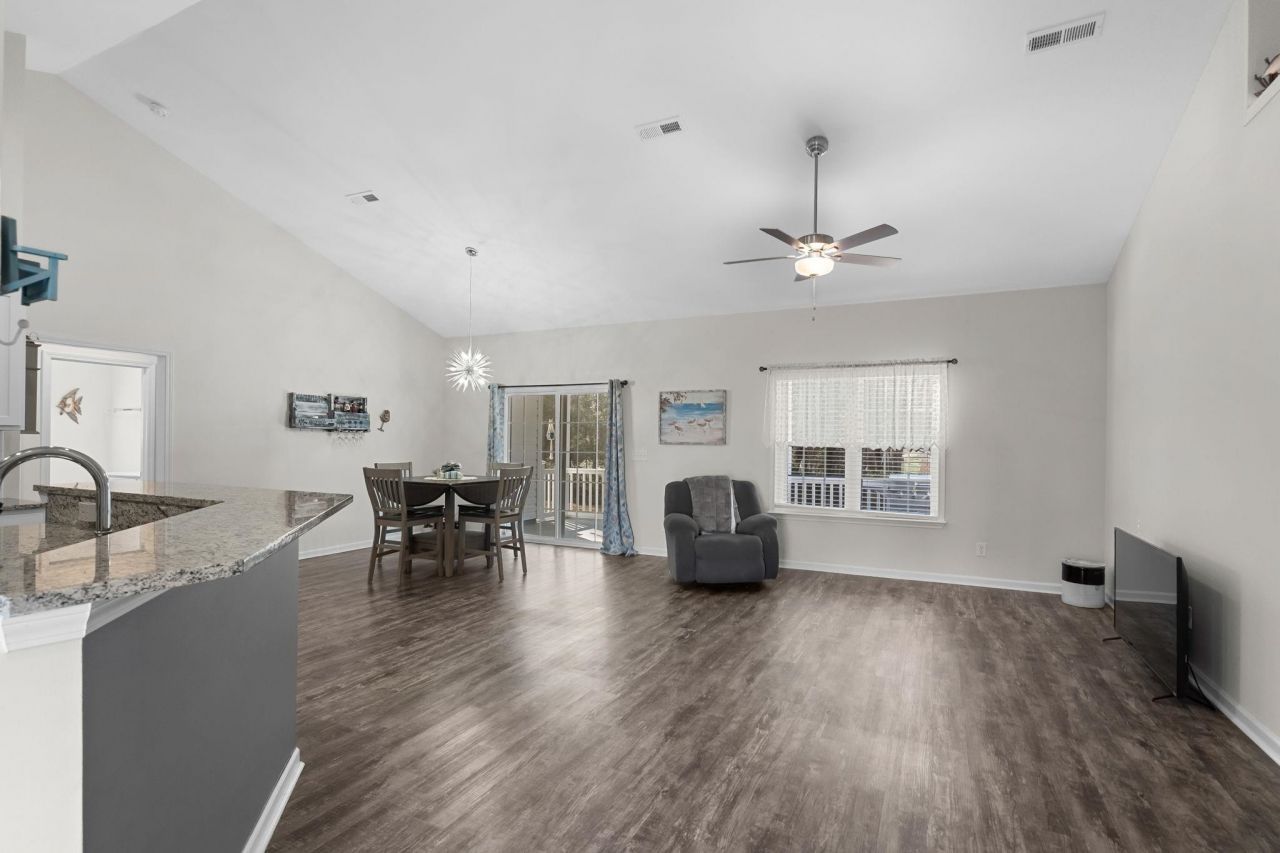 549 Rose Ave. Photo 17