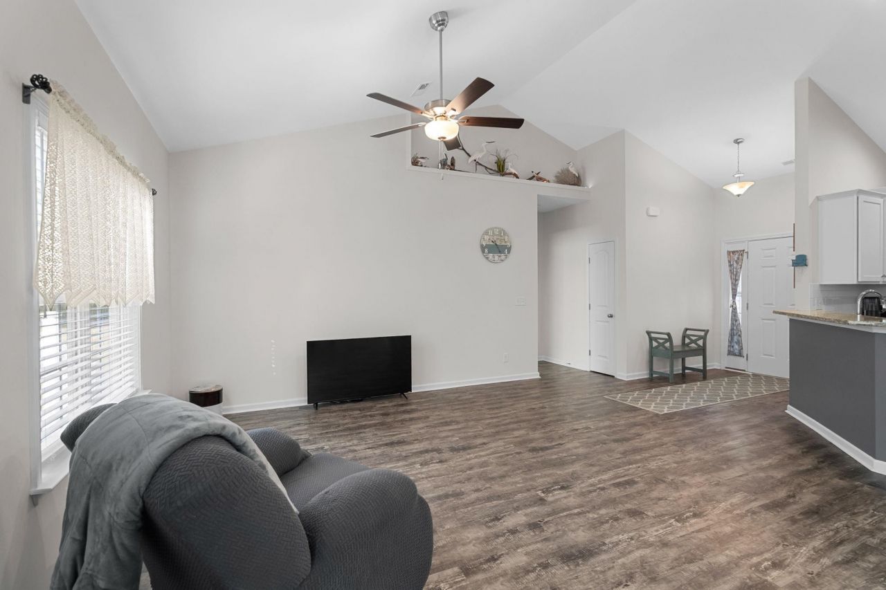 549 Rose Ave. Photo 19