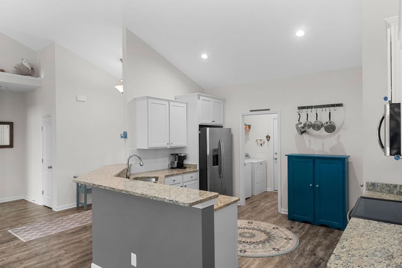 549 Rose Ave. Photo 21