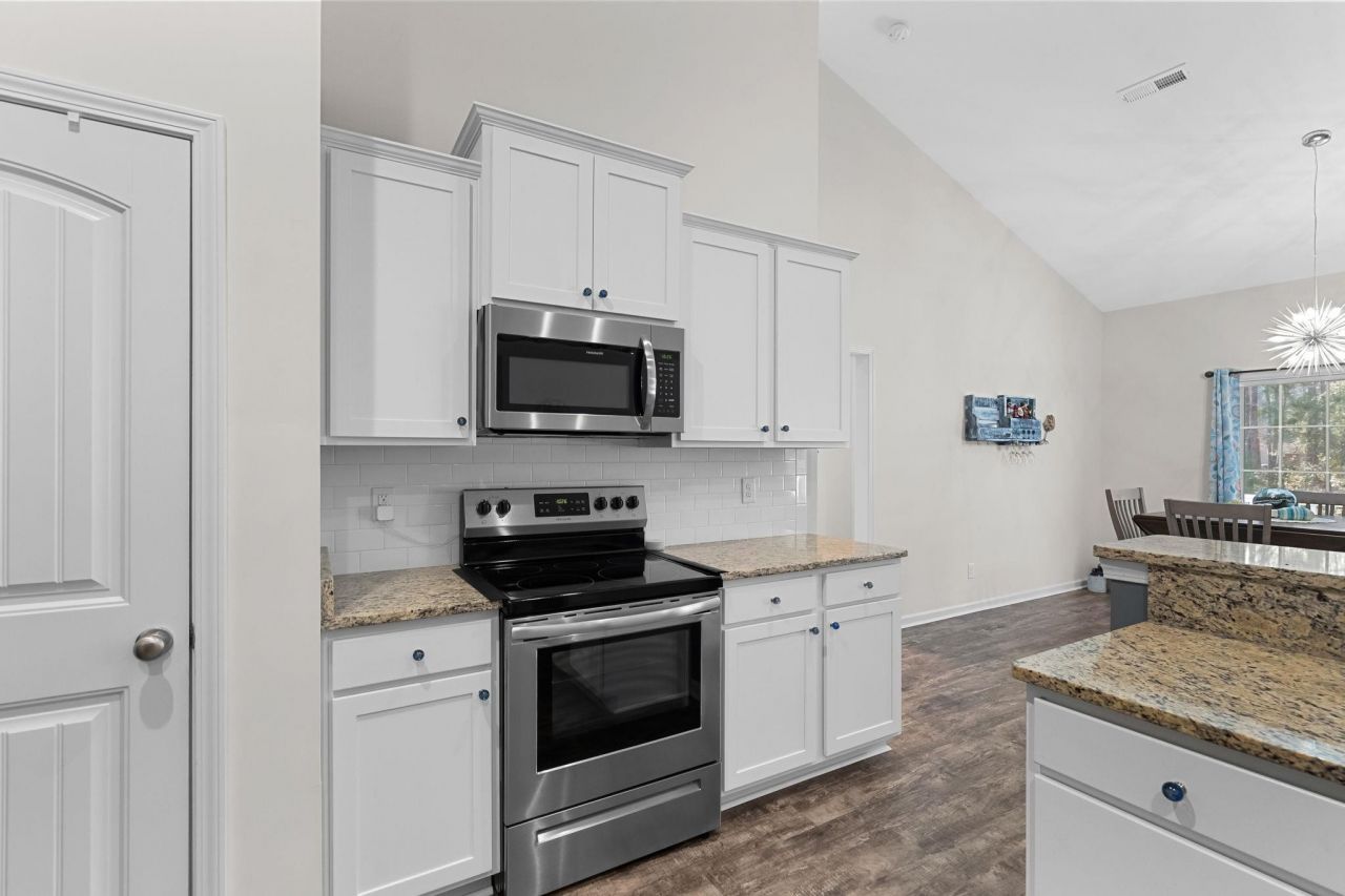 549 Rose Ave. Photo 24