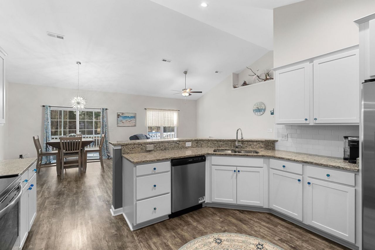 549 Rose Ave. Photo 26