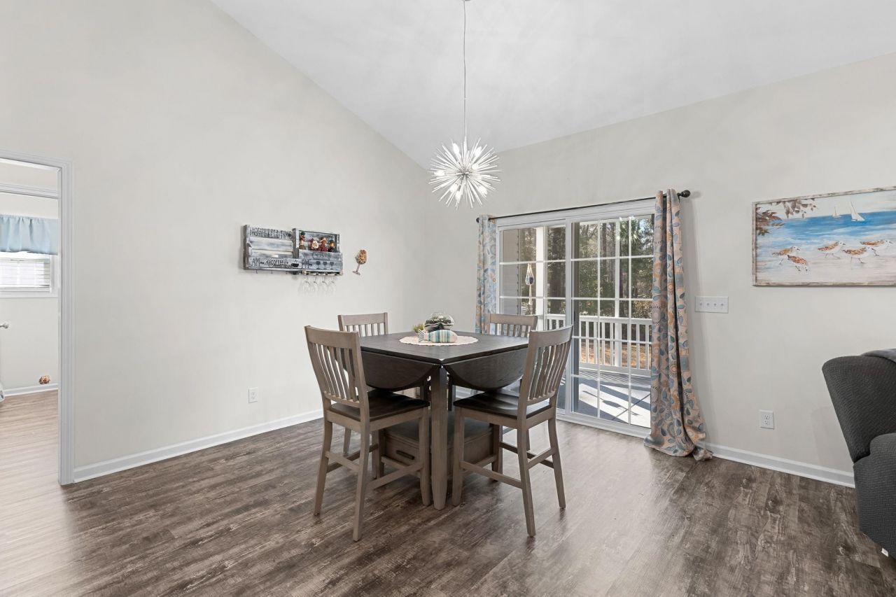 549 Rose Ave. Photo 27