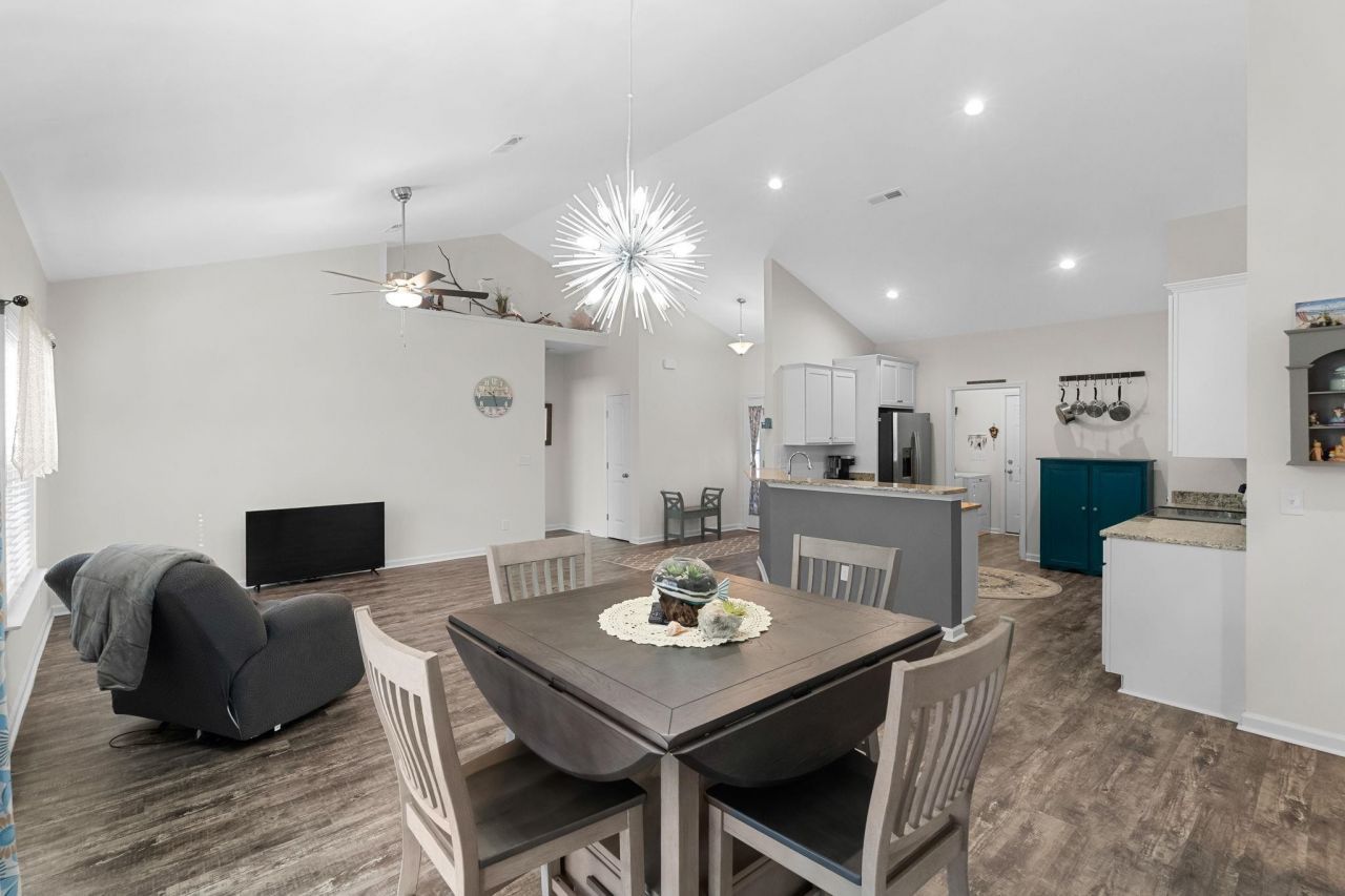 549 Rose Ave. Photo 29