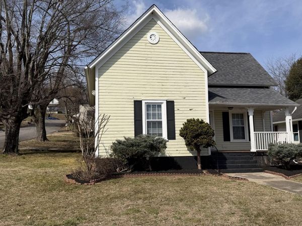 521 W 1st Ave, Lenoir City, TN 37771