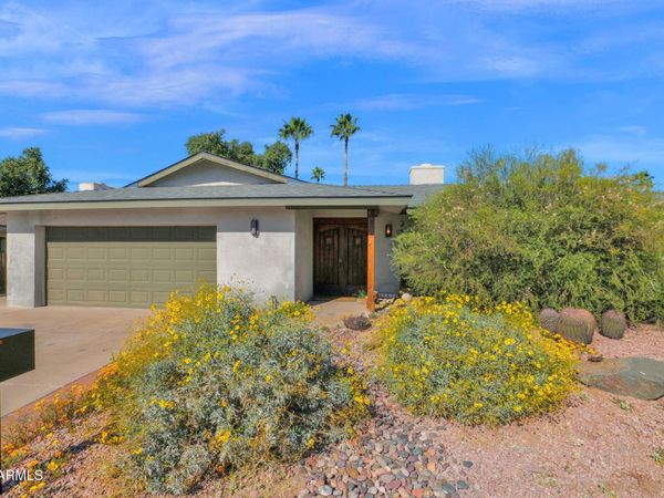 2818 E CALAVEROS Drive, Phoenix, AZ 85028