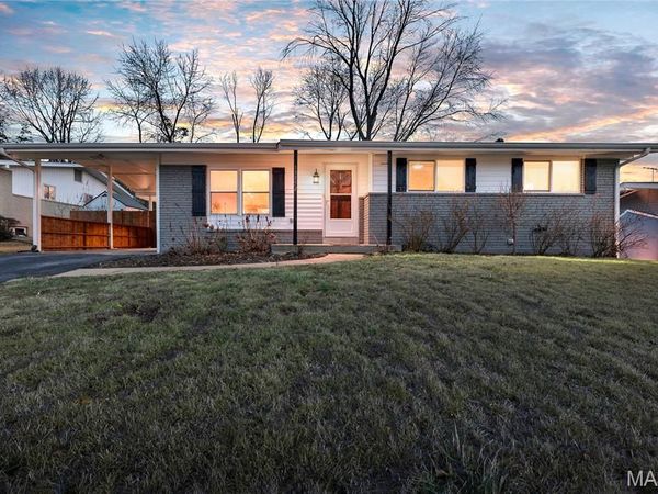 11152 Port Royal Drive, St Louis, MO 63146