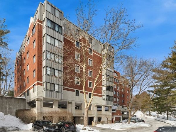 200 Ledgewood Dr, Unit 601, Stoneham, MA 02180