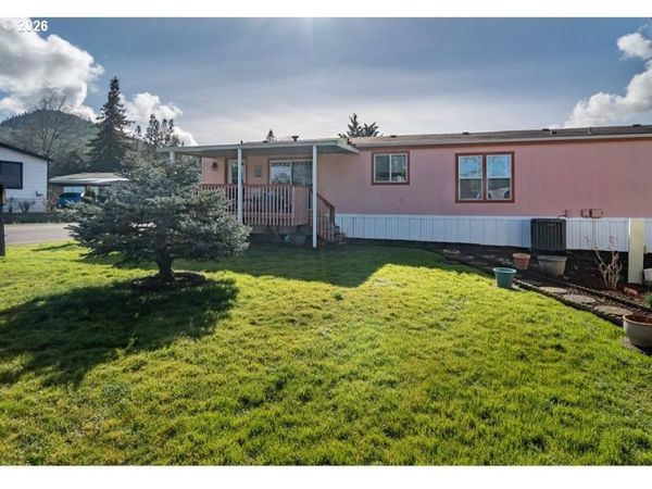 104 WILLAMINA LN, Roseburg, OR 97470