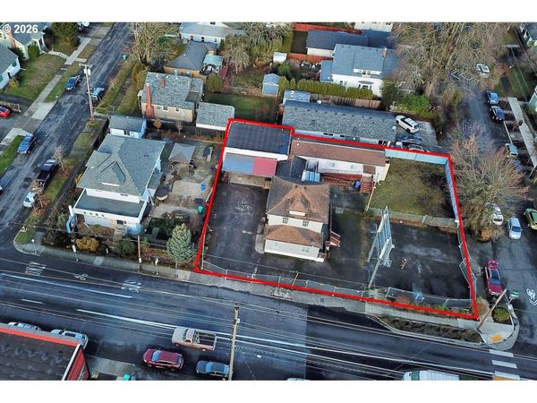 8523 SE STARK ST, Portland, OR 97216