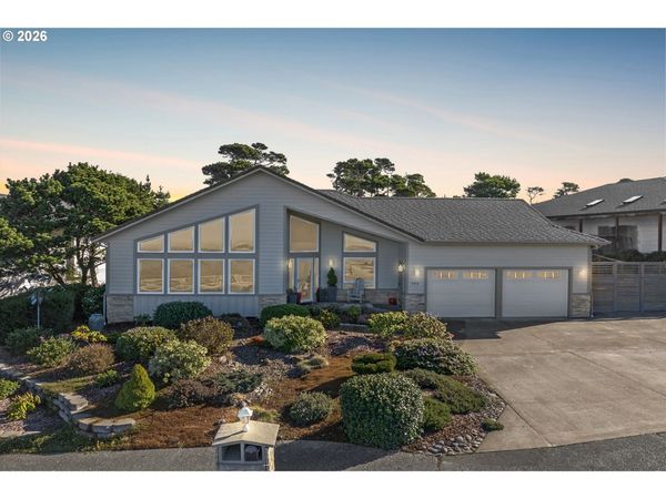 101 SHORELINE DR, Florence, OR 97439