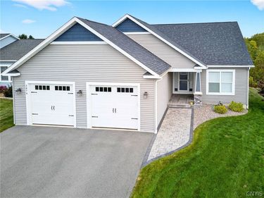 3879 Hallston Drive, Liverpool, NY 13090