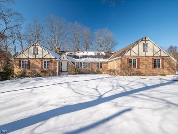 2998 Whispering Pines Drive, Canfield, OH 44406