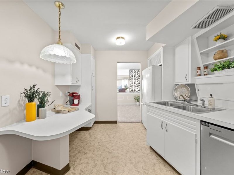 275 N Portage Path, Unit 7B, Akron, OH 44303 Photo 19