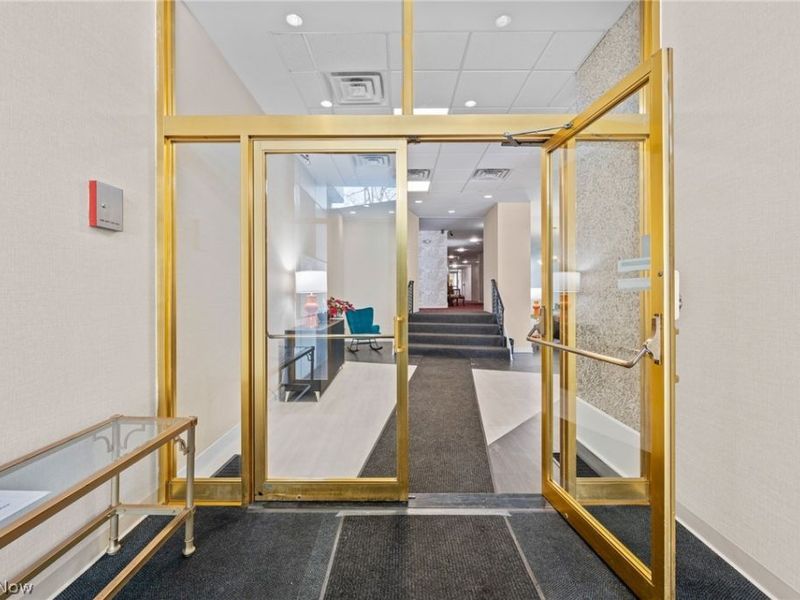 275 N Portage Path, Unit 7B, Akron, OH 44303 Photo 6