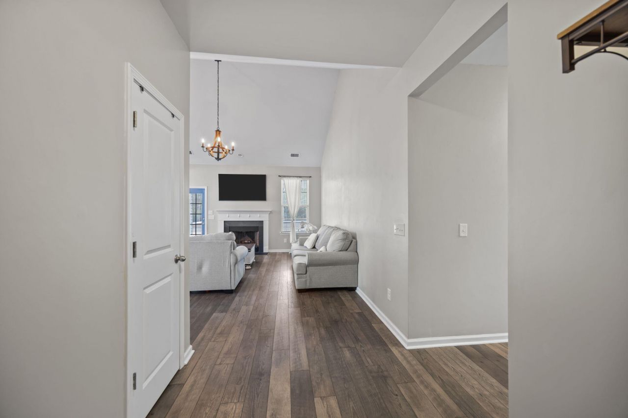 2010 Triple Crown Lane Photo 3