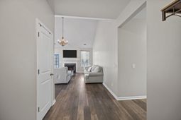 2010 Triple Crown Lane photo 4