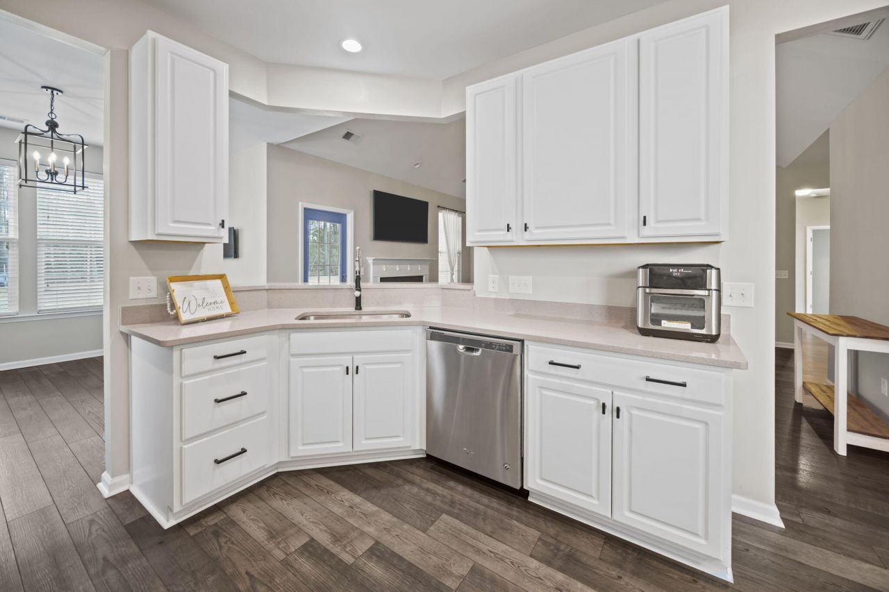 2010 Triple Crown Lane Photo 8