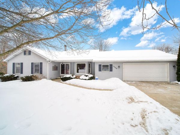 3249 Hendee Road, Jackson, MI 49201