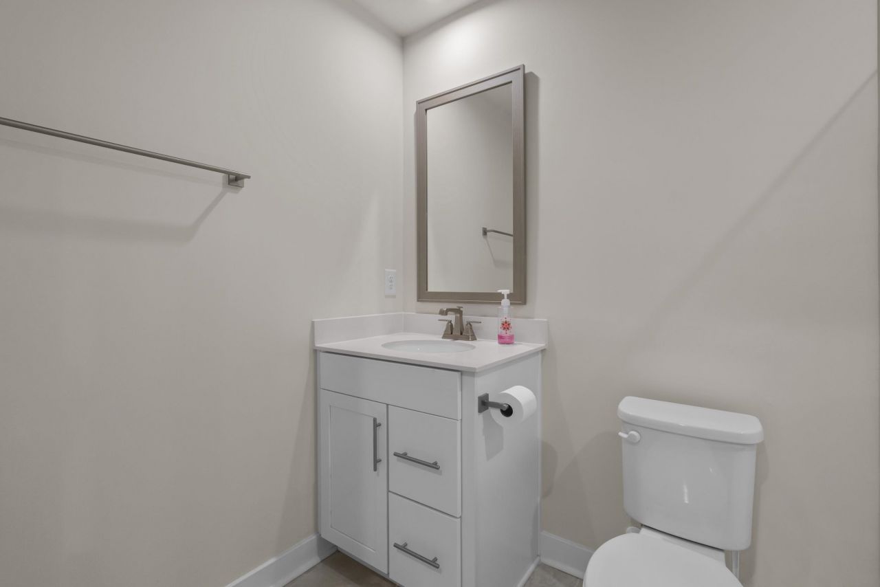 9000 Mabel Ct. Photo 31