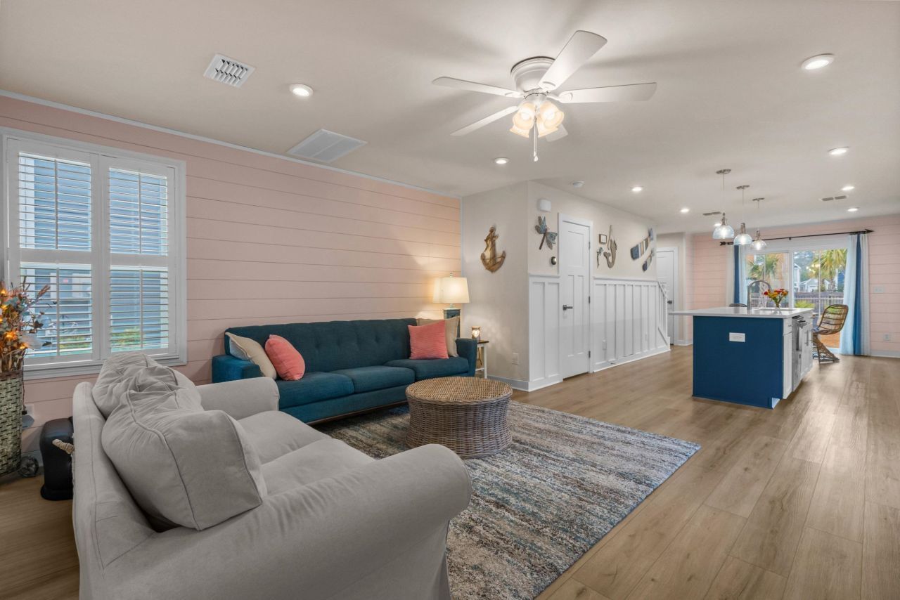 9000 Mabel Ct. Photo 6