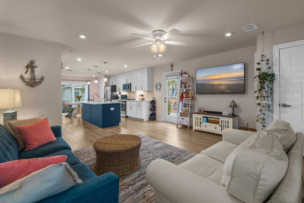 9000 Mabel Ct. Photo 8