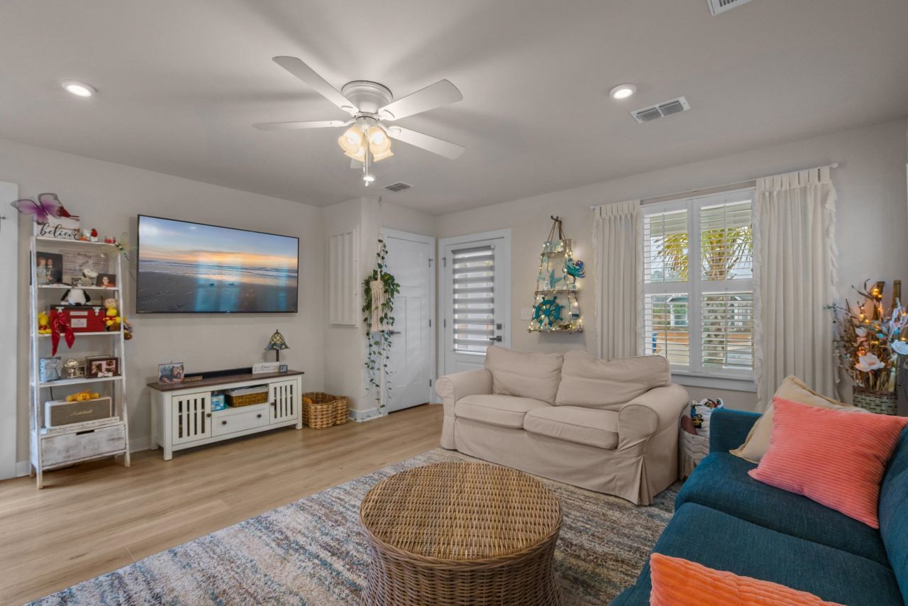 9000 Mabel Ct. Photo 9
