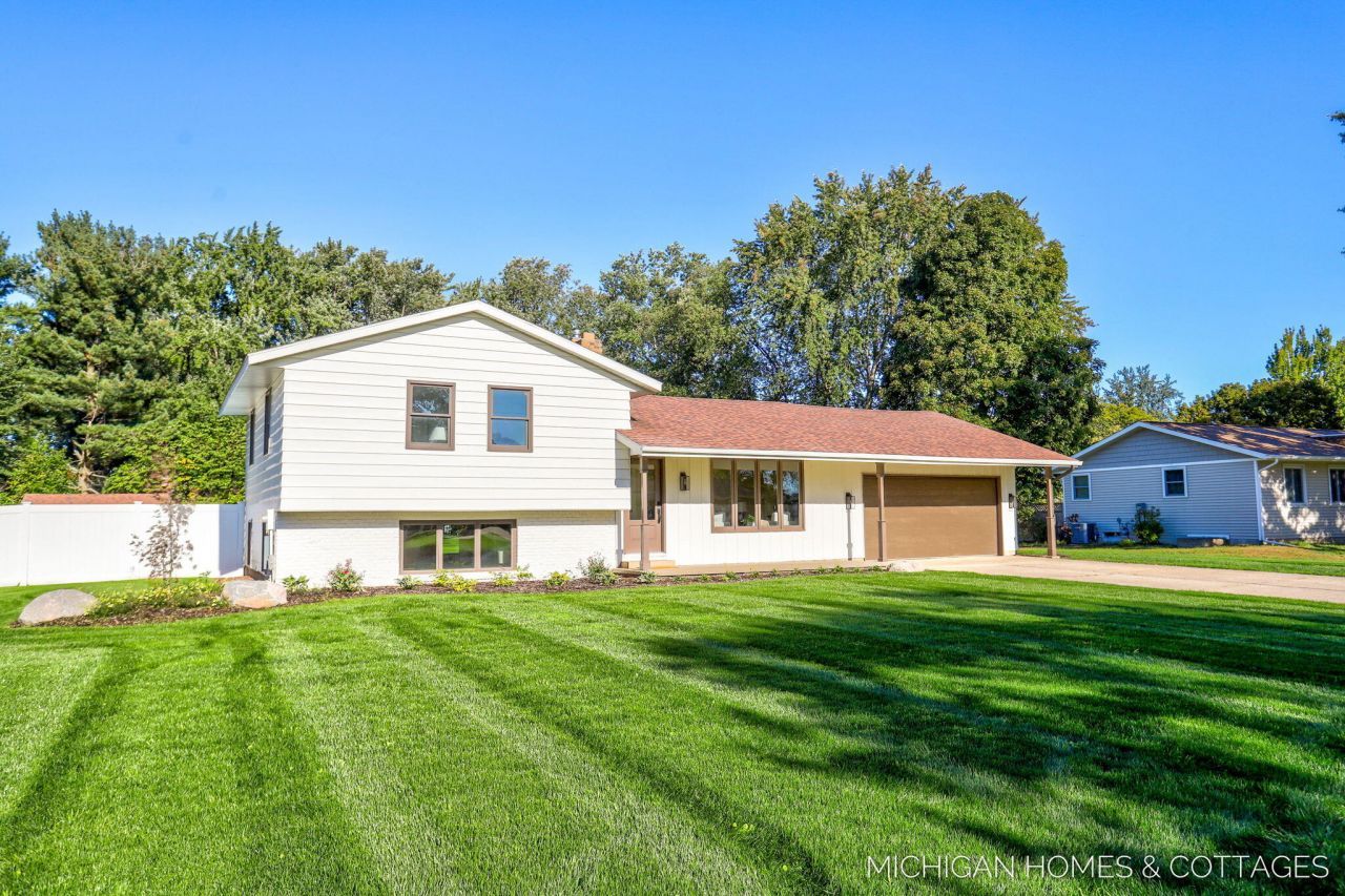 10975 Campanel Drive, Zeeland, MI 49464 Main Photo