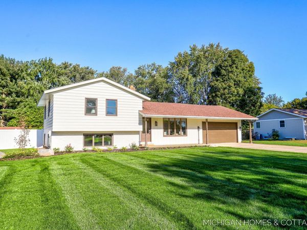 10975 Campanel Drive, Zeeland, MI 49464