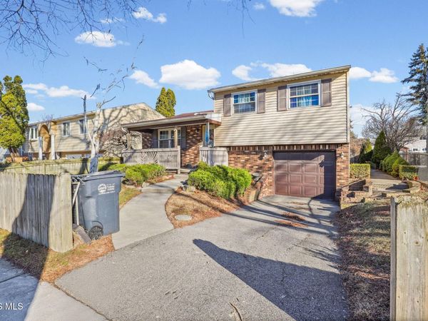 1945 Grimes Golden Drive, Toledo, OH 43611